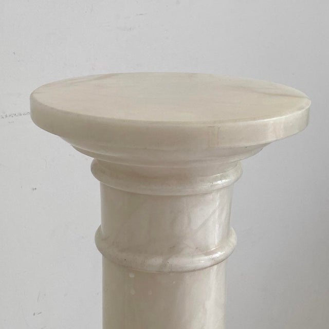 1970s Illuminated Alabaster Column Stand, 1970s For Sale - Image 5 of 9