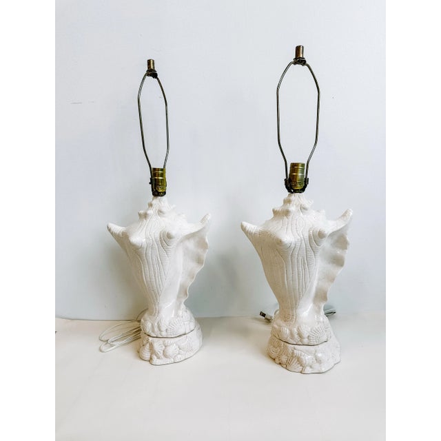 A great pair of Vintage white speckled conch shell lamps. What a great addition to you coastal home as is or paint a new...