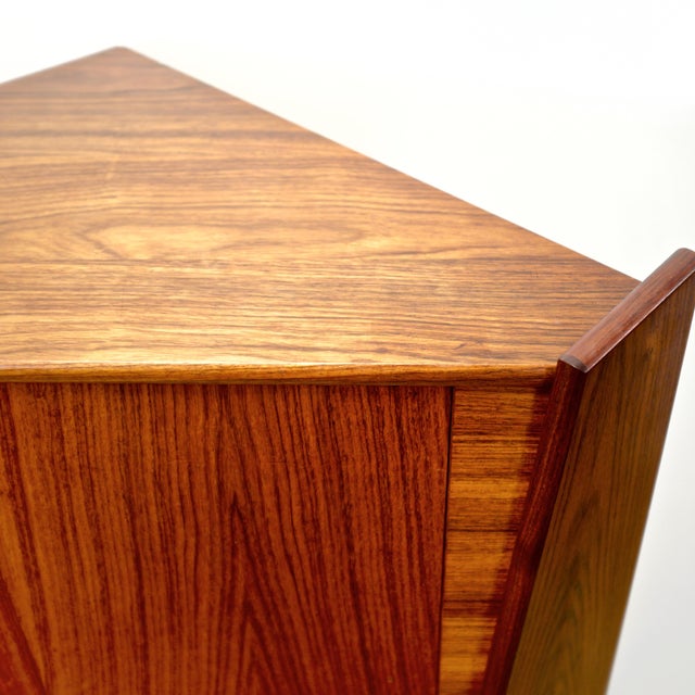 1950s Danish Rosewood Corner Cabinet in the Style of Omann Jun. Møbelfabrik / Gunni Omann For Sale - Image 10 of 14