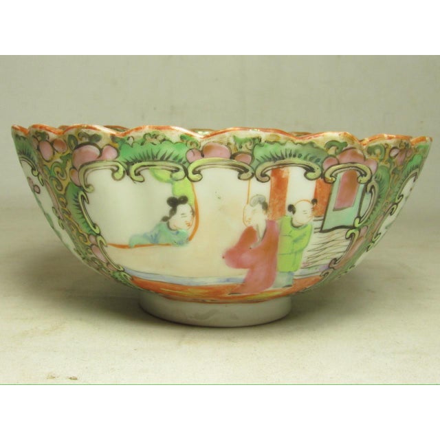 Chinese Chinese Rose Medallion Porcelain Dish For Sale - Image 3 of 12