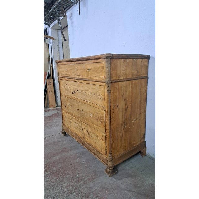 Antique Como Chest of Drawers in Fir, 1890s, in Good conditions. Designed before 1890