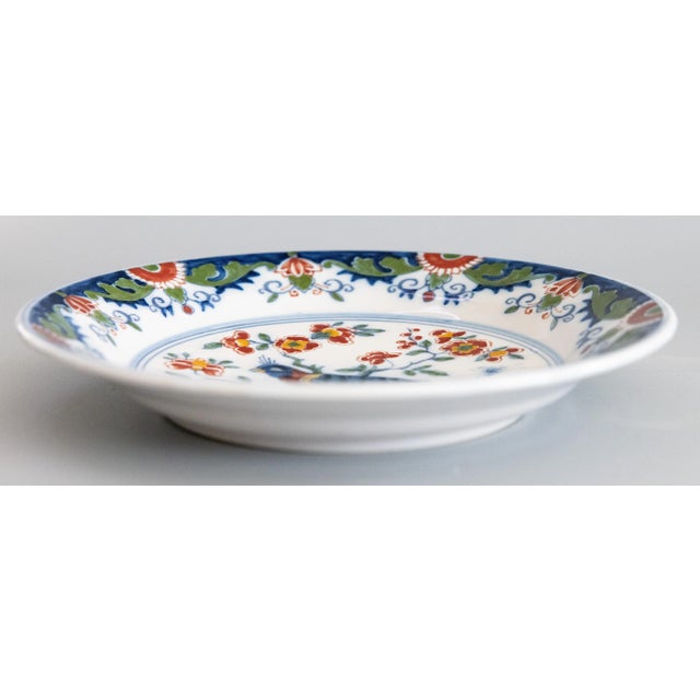 1940s Vintage Dutch Delft Faience Polychrome Floral Bird Wall Charger Plate For Sale - Image 5 of 8