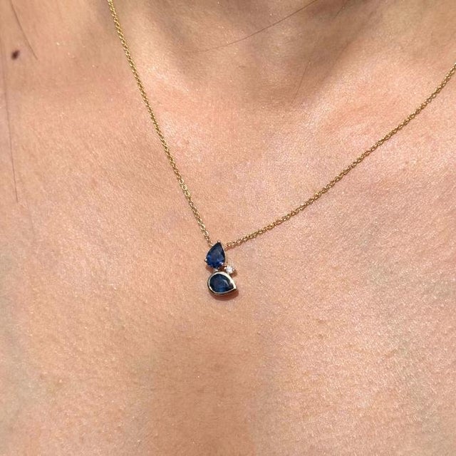 Art Deco 1.66ct Double Pear-Shaped Sapphire Diamond Pendant Necklace in 14k Yellow Gold For Sale - Image 3 of 15