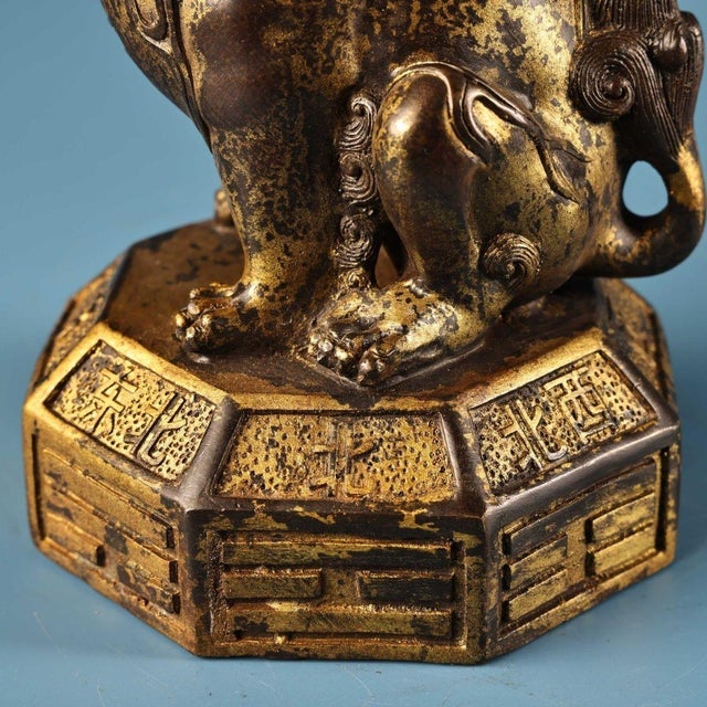 1950s Solid Bronze Gilded Pi Yao Sculpture, Seated Fortune Beast on Bagua Octagonal Base, Chinoiserie Wealth Guardian Statue For Sale - Image 5 of 10