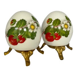 Example of Salt and Pepper Shakers