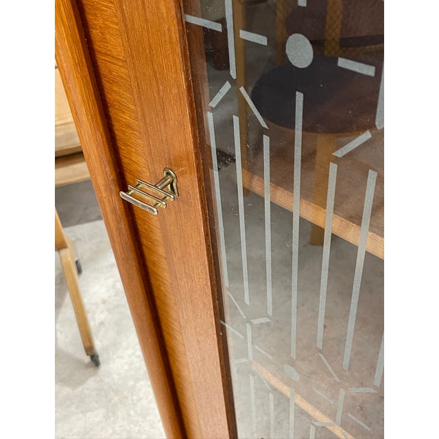 Danish Modern Teak Corner Glass Curio Cabinet or Bar For Sale In Miami - Image 6 of 8