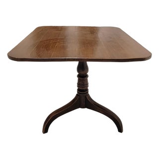 Antique Georgian Walnut Tilt-Top Library or Game Table for Reading Room, Circa 1790-1820 For Sale