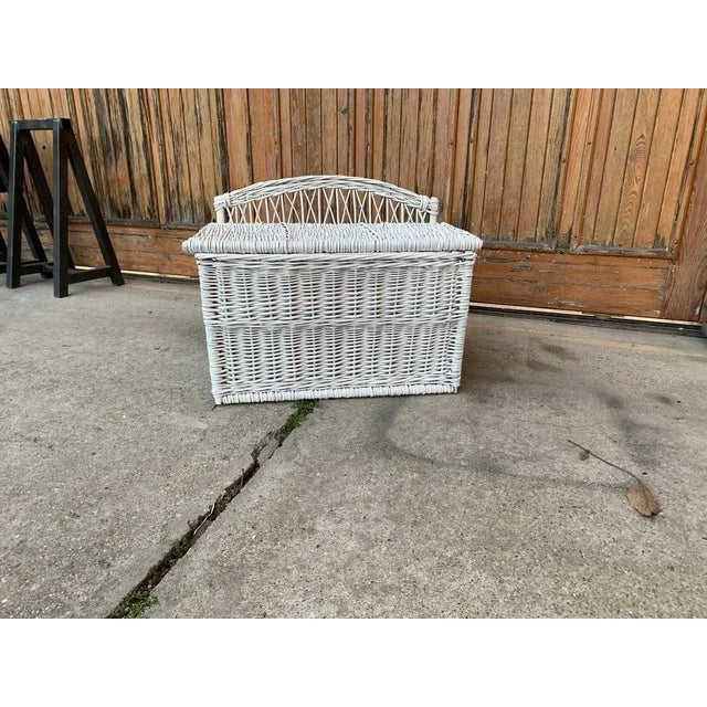 wicker chest/coffer or trunk in white color