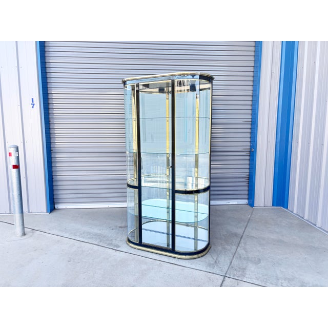 Mid-Century Modern 1970s Vintage Brass & Gunmetal Curved Display Cabinet Styled After Mastercraft For Sale - Image 3 of 13