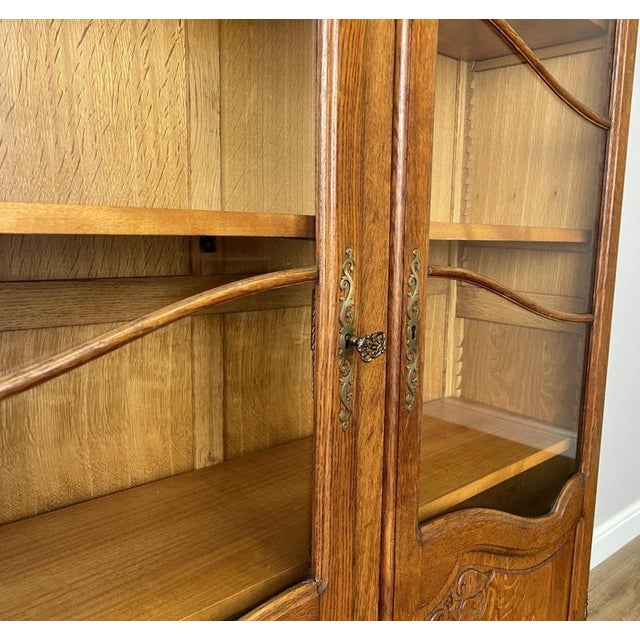Vintage French Louis XIV Style Display Cabinet in Oak For Sale - Image 9 of 11