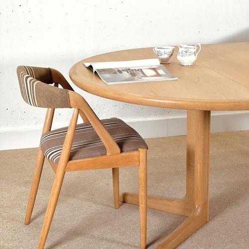Mid-Century Modern Danish Dining Set in Oak, Set of 6 For Sale - Image 3 of 15