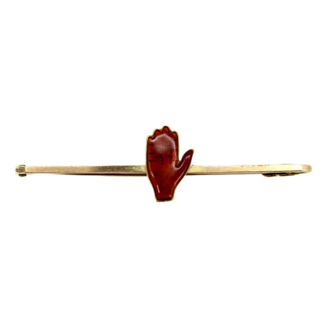 1900-1909 Edwardian 9k Gold Hand of Ulster Brooch For Sale
