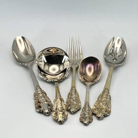 “Baroque by Godinger” Silverplate 65-Piece Flatware Set: Service for 12 With Serving Pieces and Vintage Storage Chest For Sale - Image 12 of 18