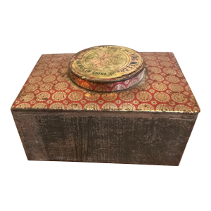 Antique Decorative Tin Box With Floral Medallion Lid