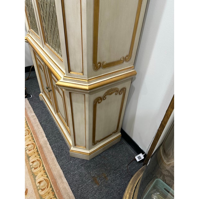 Vintage John Widdicomb Country FrenchChina Vitrine For Sale - Image 12 of 12