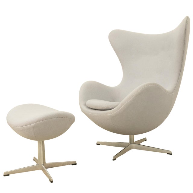 Fritz Hansen Mid Century Modern Egg Lounge Chair & Ottoman Arne Jacobsen for Fritz Hansen For Sale - Image 4 of 18