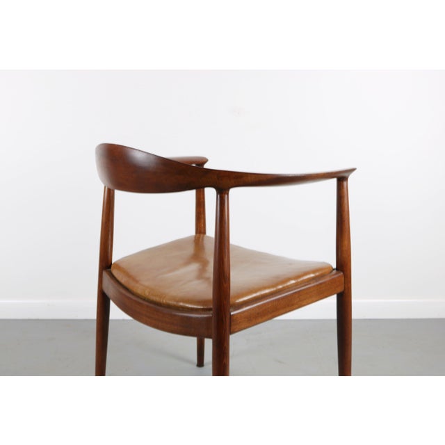 Set of Hans Wegner the Round Chair both in Oak For Sale - Image 9 of 13