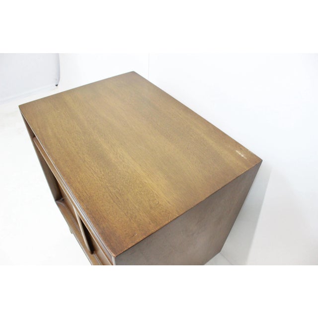 Mid 20th Century Mid Century Modern Red Lion Table Co Side Table For Sale - Image 5 of 13