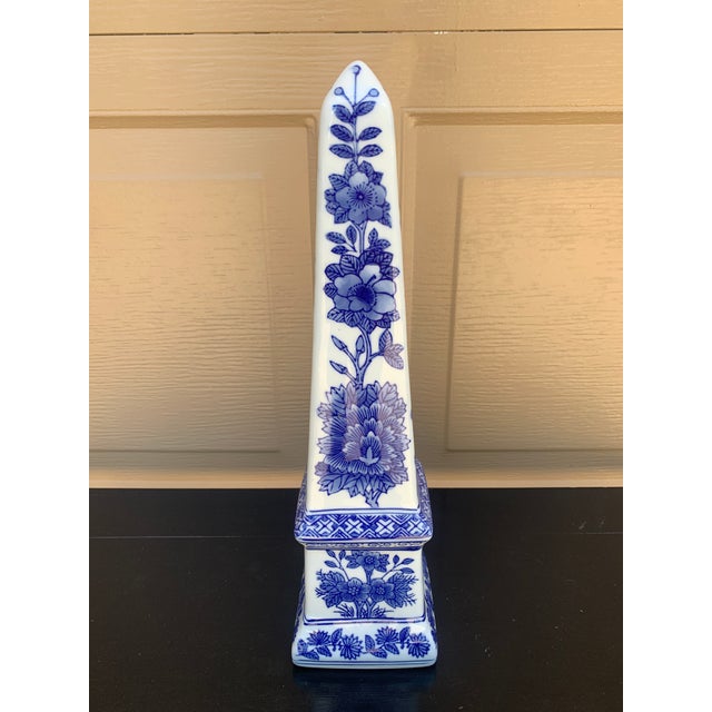 Late 20th Century Neoclassical French Country Porcelain Blue and White Obelisk For Sale In South Bend - Image 6 of 11