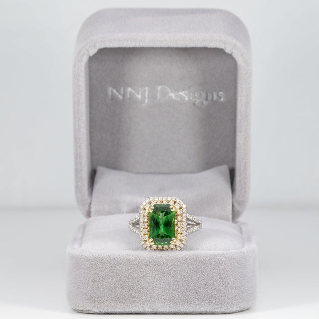 Modern 2.5Ct Chrome Tourmaline Ring With 100 Natural Diamonds: Solid 14k Gold, 11x7mm, Size 6.75 For Sale - Image 3 of 9