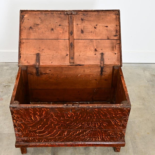 Swedish 19th Century Faux Bois Petite Painted Trunk For Sale - Image 4 of 10