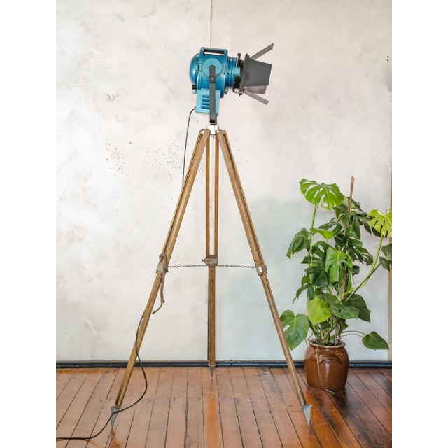 Vintage Industrial Theater Spotlight Floor Lamp from A.E. Cremer, 1950s For Sale - Image 6 of 17