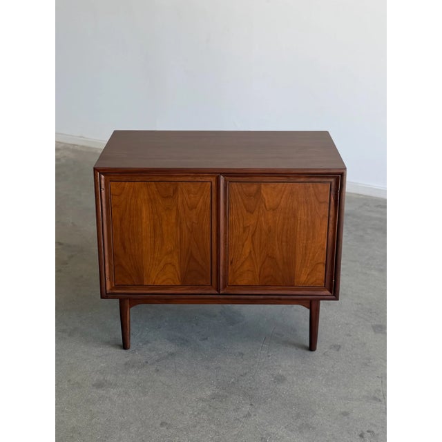Mid-Century Modern 1960s Drexel Compact Credenza in Walnut For Sale - Image 3 of 9