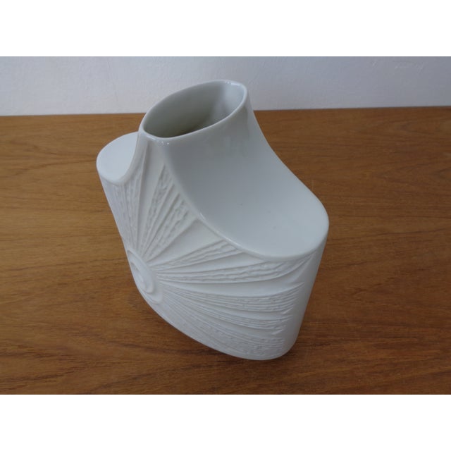 White Mid-Century Op Art 1247/2 Vase from Edelstein Bavaria, Germany, 1960s For Sale - Image 8 of 12