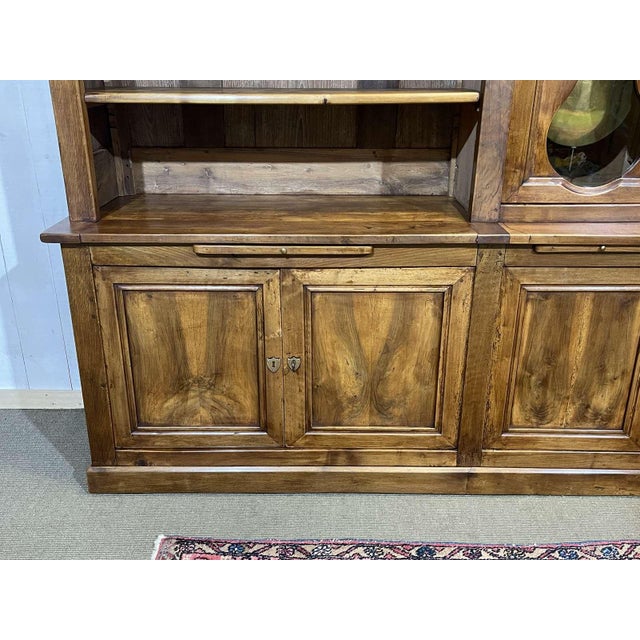 Walnut and Oak Bookcase, Early 20th Century, in Good conditions. Designed 1890 to 1919