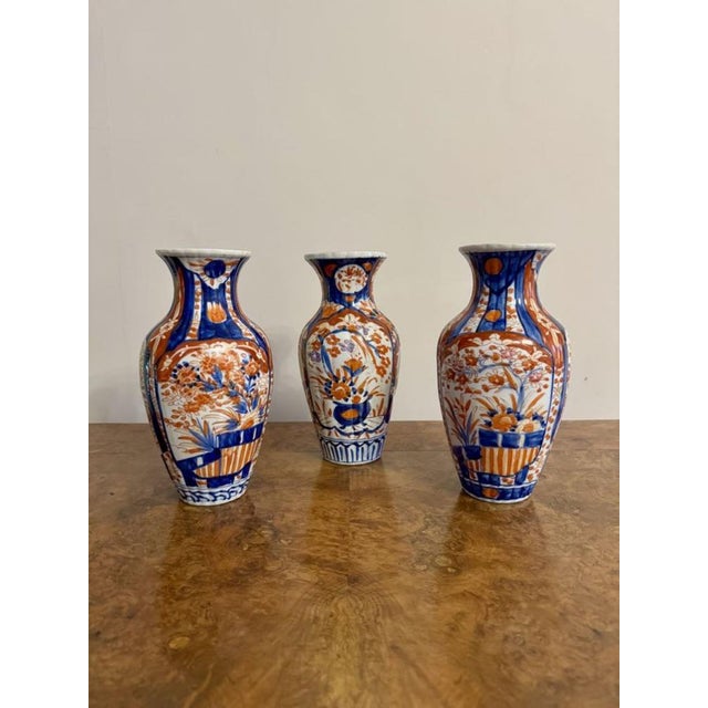 Antique Japanese Imari Vases, 1900, Set of 3, in Very Good conditions. Designed 1890 to 1919