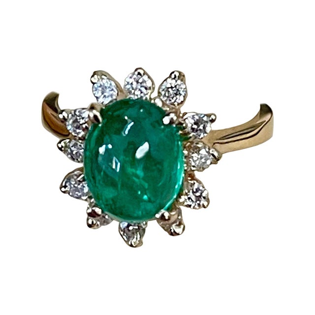 Modern 2 Carat Natural Cushion Cabochon Emerald & Diamond Ring 14 Karat Yellow Gold For Sale - Image 3 of 8