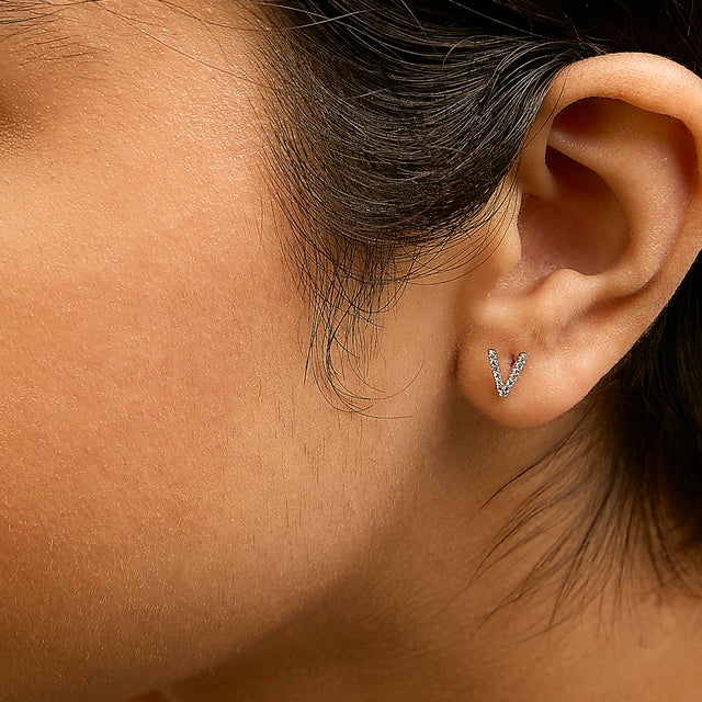 Haus of Brilliance 10K White Gold 1/10 Cttw Diamond 'V' Initial Stud Earring For Sale - Image 4 of 5