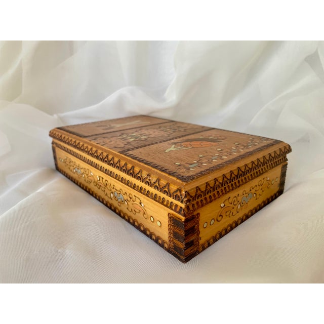 Mid-Century Modern Bulgarian Handpainted Wooden Cigarette Box with Original Sticker, 1950s For Sale - Image 3 of 12