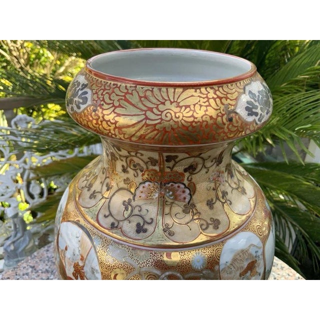 Large Meiji Japanese Gilt Porcelain Samurai Vase with Stand, 1880 For Sale - Image 12 of 18
