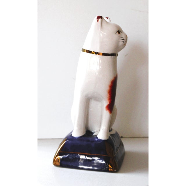 Mid 20th Century Staffordshire Style Vintage Hand Painted Fitz Cat Figurine For Sale - Image 5 of 6