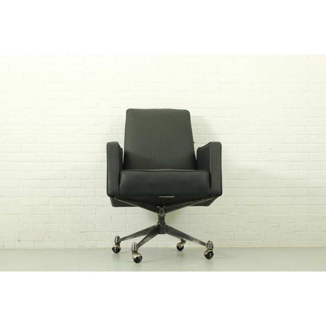 Mid-Century Modern Model 98 Office Chair by Theo Ruth for Artifort, 1960s For Sale - Image 3 of 15