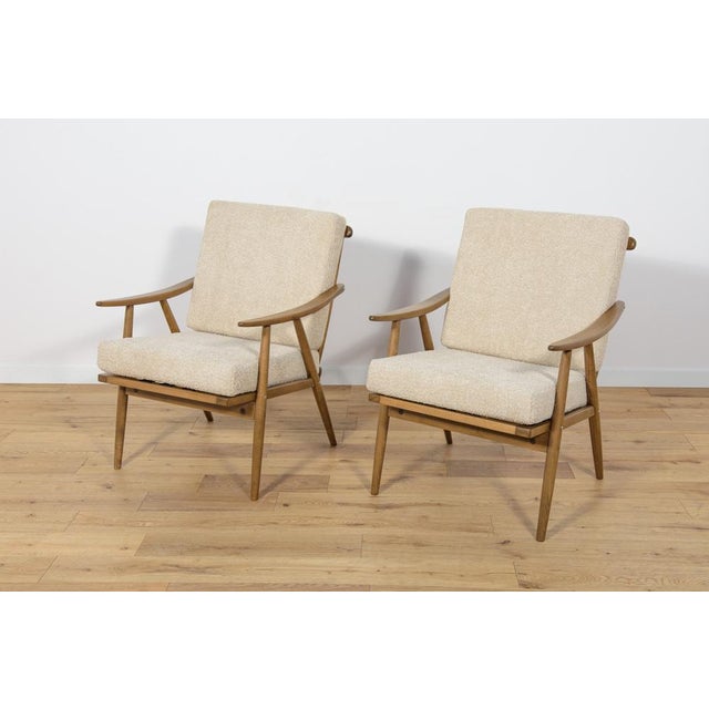 This pair of armchairs was produced by the Czechoslovak company TON in the 1960s. The beech elements have been cleaned...