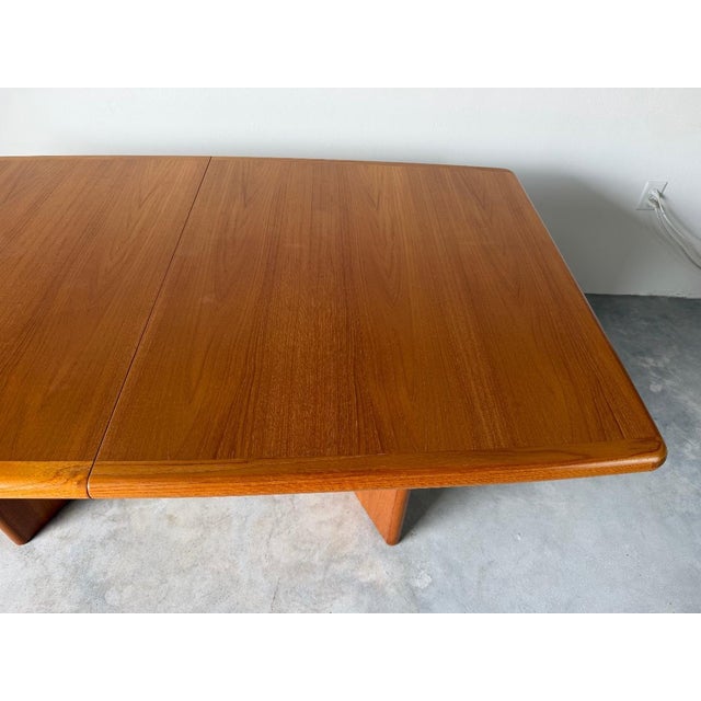 1970s Mid-Century Danish Modern Ansager Møbler Teak Expandable Dining Table With Two Leaves For Sale - Image 15 of 15
