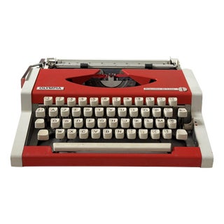 Vintage Traveller De Luxe Typewriter from Olympia, 1970s For Sale