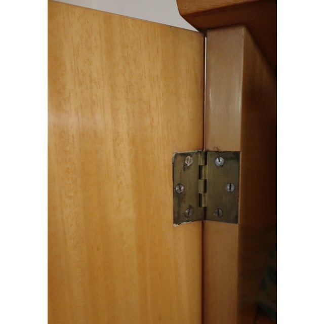 Mid-Century Maple and Sycamore Sideboard in the style of Vittori Dassi, 1950s For Sale - Image 10 of 18