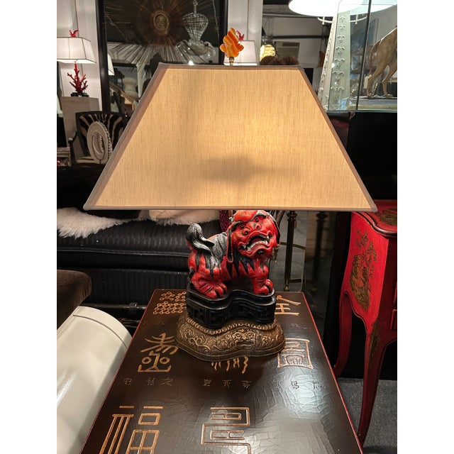 1920s Lacquered Carved Wood Foo Dog Table Lamps- a Pair For Sale In Philadelphia - Image 6 of 14
