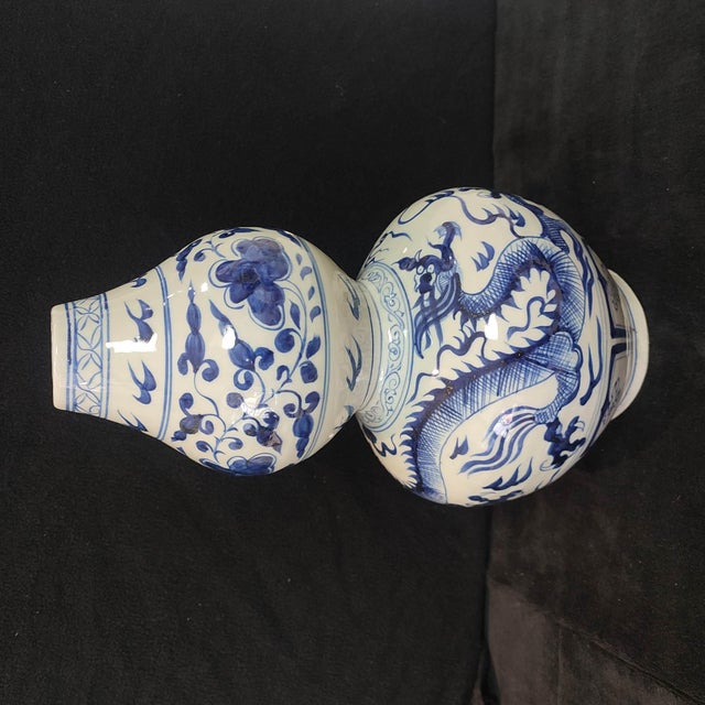 Chinese Ceramic Vase,Blue and White Porcelain Gourd Vase Hand Painted Flowers and Dragon Pattern For Sale - Image 4 of 12