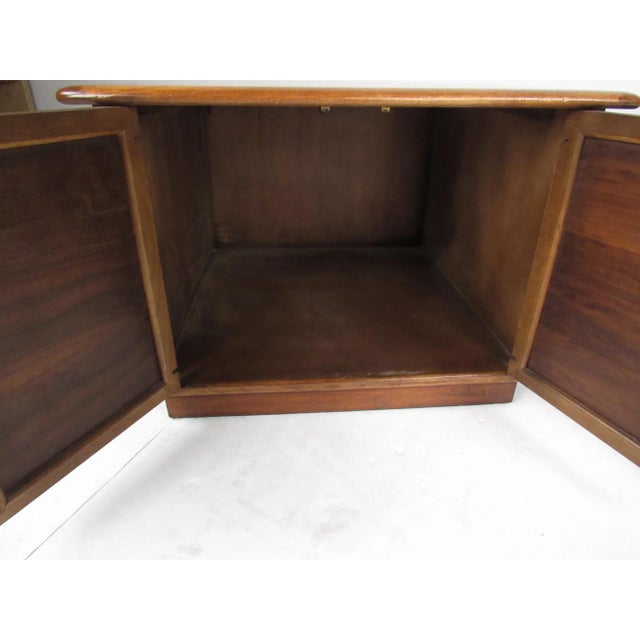 Mid-Century Modern Vintage Walnut End Tables by Lane - a Pair For Sale - Image 3 of 13