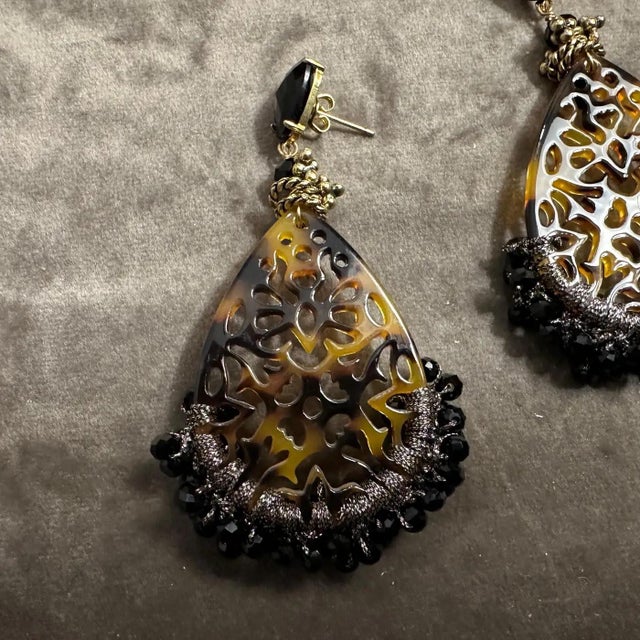 1990s Vintage Fake TortoiseShell Lucite and Black Onyx Chandelier Earrings For Sale - Image 4 of 9