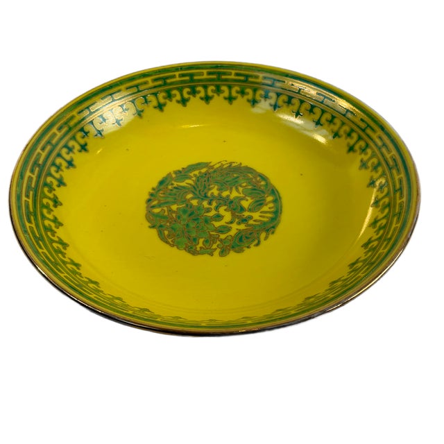 Mid 20th Century Chinese Export Yellow Porcelain Bowl With Green Phoenix Motif For Sale - Image 4 of 5