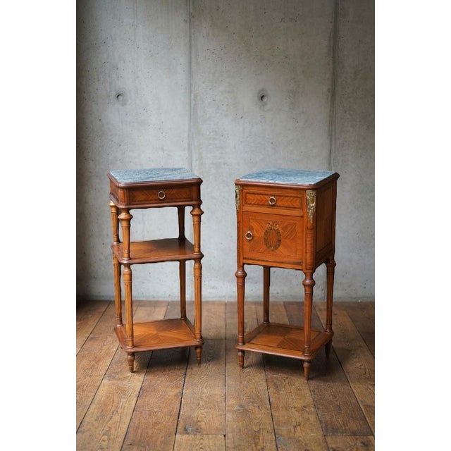 K0657 an exceptional pair of antique satinwood bedside cabinets of elegant slim proportions, dating to circa 1900. Each...