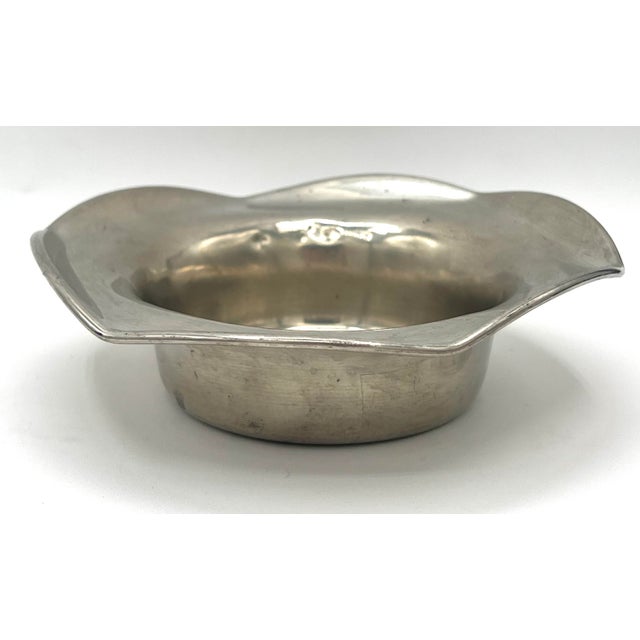 Decorative bowl made of pewter.
