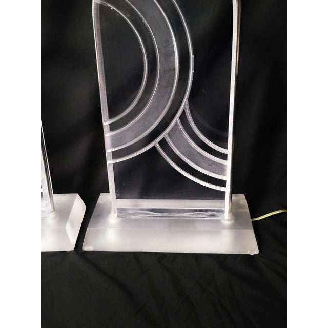 1960s 1960s Karl Springer Mid-Century Modern Heavy Solid Lucite Carved Abstract Design Table Lamps - Set of 2 For Sale - Image 5 of 11