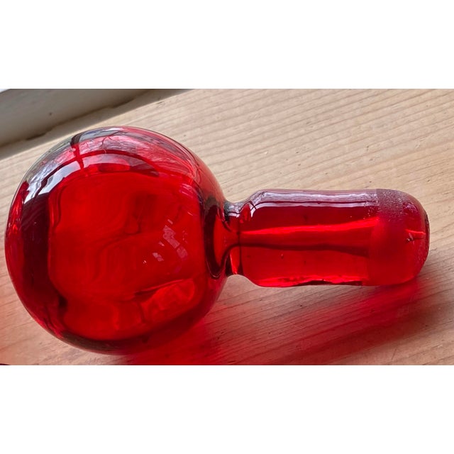 Early 19th Century Vintage Blazing Moon and Stars Pattern Ruby Red & Amberina Pressed Glass Trumpet Bud Vase + Ball Stopper For Sale - Image 5 of 9