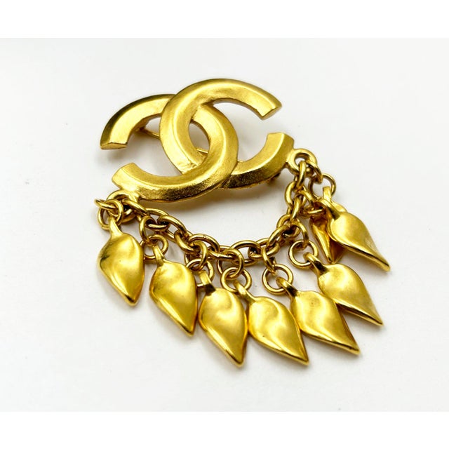 Contemporary 1990s Chanel Rare Vintage Gold Plated CC Dangling Leaves Brooch For Sale - Image 3 of 4